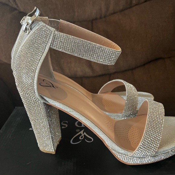 Windsor silver heels - Picture 5 of 7
